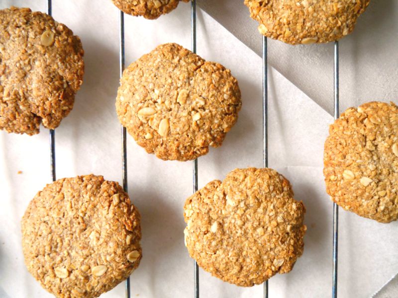 HEALTHY ANZAC BISCUITS