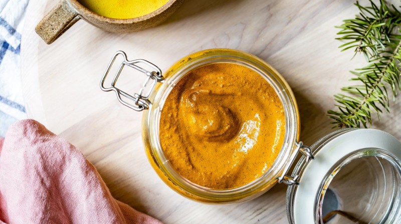 ANTI-INFLAMMATORY TURMERIC-HONEY SPREAD